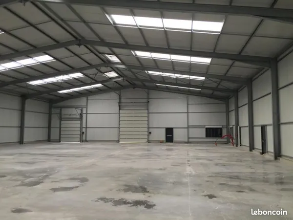 530m² - TERRASSON - Zone Artisanale - Bureaux & Entrepôt