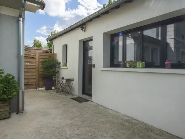 Maisonnette 2 pièces meublée avec jardin RER Bry Sur Marne
