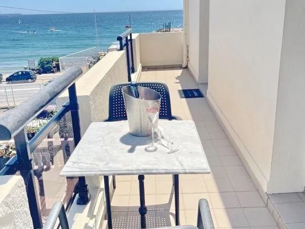 Appartement 2P, 50 m2, face mer - Dernier étage avec terrasse plein sud