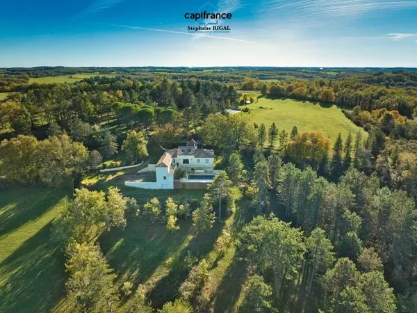 Propriete à vendre 5 pièces MAUROUX (46) maison de 155m2 habitables avec piscine sur terrain de 5499