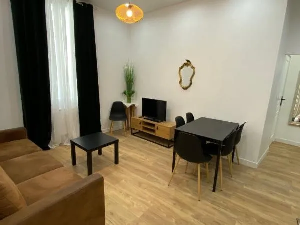 30.GARD/NIMES. Les jardins de la Fontaine.Magnifique appartement T3 entièrement rénové