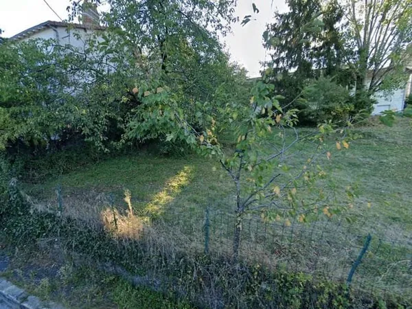 Terrain à proximité de l'hôpital