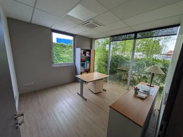Bureau et espace de travail Location Besançon  146m² 1781€