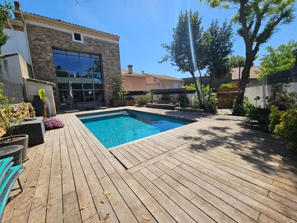 Maison 8 pièces 230 m²