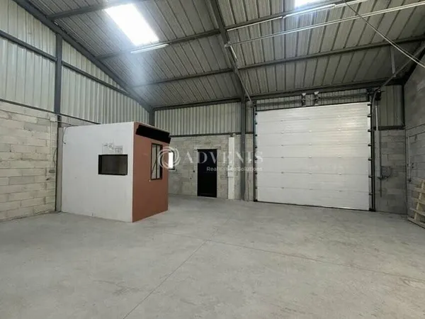 Entrepôt 120 m²