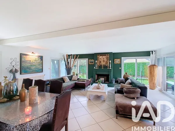 Maison 9 pièces 217 m²