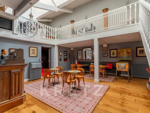 Bordeaux Chartrons : Maison-Loft d'exception avec terrasse, salle de cinéma et garage 100 m2