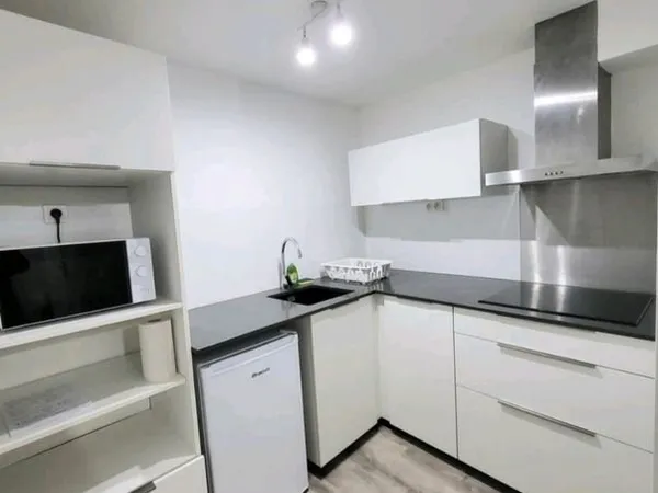 4 studios + garage