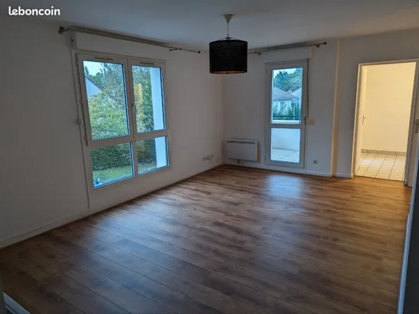 Grand studio 38 m² avec terrasse - lumineux - Osny