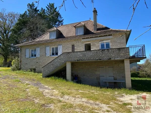 Grande maison rénovée sur terrain de 5000m²