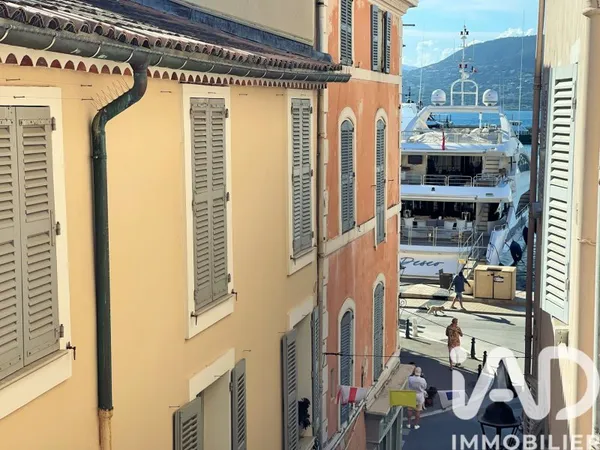 Bâtiment 1 pièce 101 m²