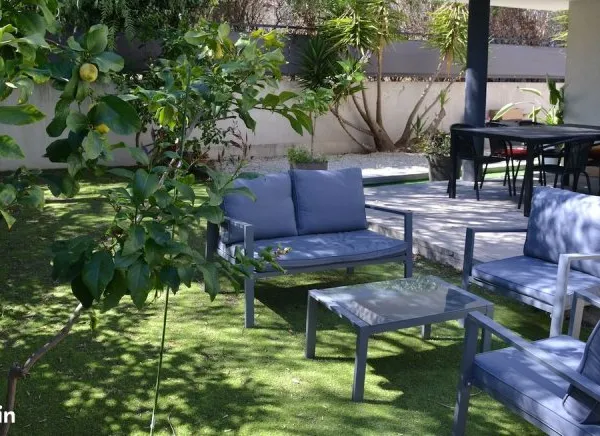 “RARE VALESCURE - T3 RDJ 70 m² + terrasse 30 m² + jardin 120 m² + garage”