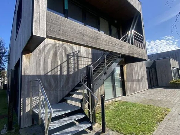 Bureau 710 m²