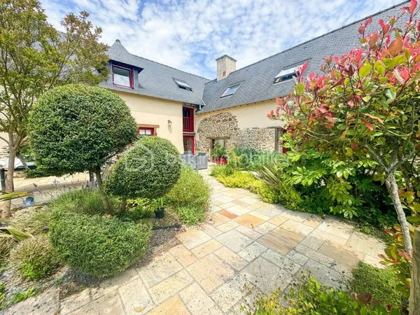 Maison 7 pièces 330 m²