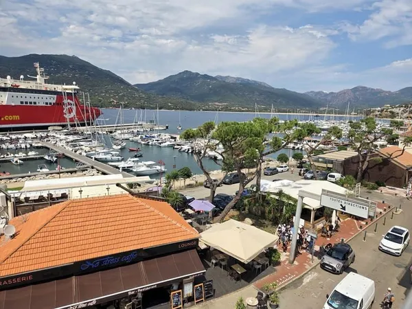 T3 en duplex sur le port de Propriano Vue marina et golfe