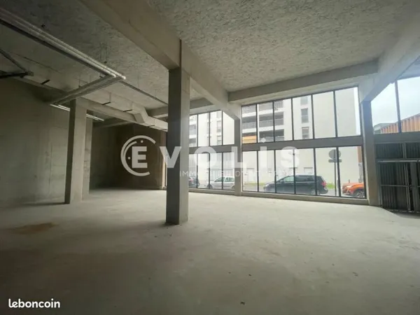 Local d'activité 265 m²