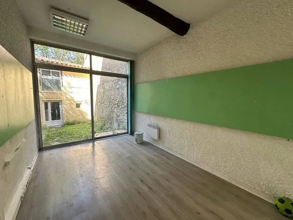 Local commercial 2 pièces 102 m²