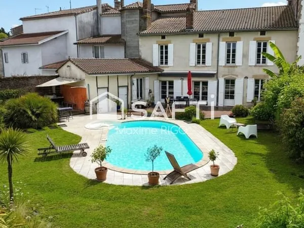 Maison avec jardin et piscine en centre-ville