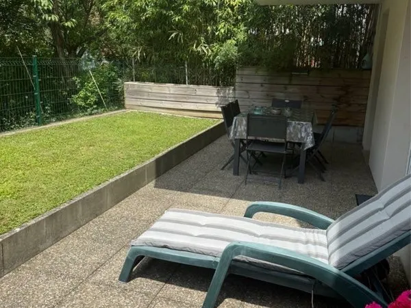 Apparemment 2 pièces en Rez de jardin avec garage