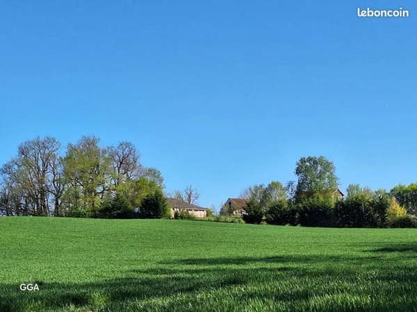 Maison, batiments sur 2ha49 de terres