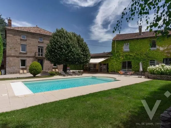 Maison 10 pièces 240 m²