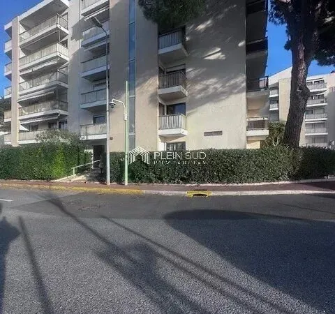 REZ DE JARDIN AU CANNET