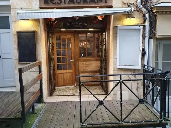 15000 Bail à céder 90m2 historique haute ville