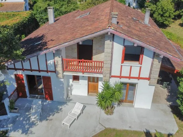 Maison Saint Pee Sur Nivelle 6 pièce(s) 165 m2