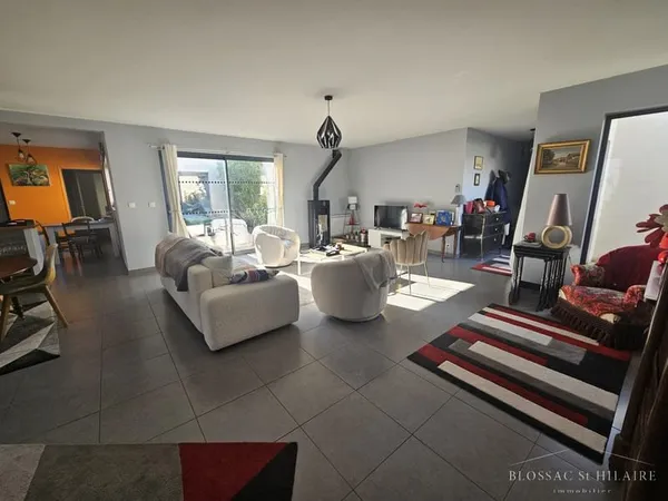 Saint-Benoît L'Ermitage Maison de plain pied 123 m2 environ avec 2 terrasses et garage.