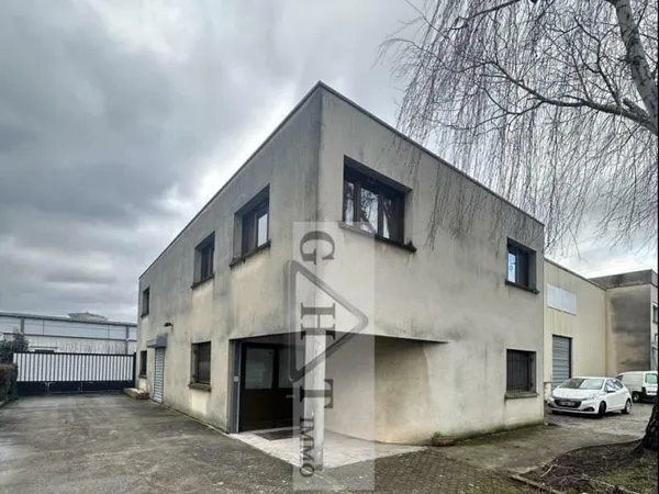 LOCAL PROFESSIONEL 300M² A RIS-ORANGIS