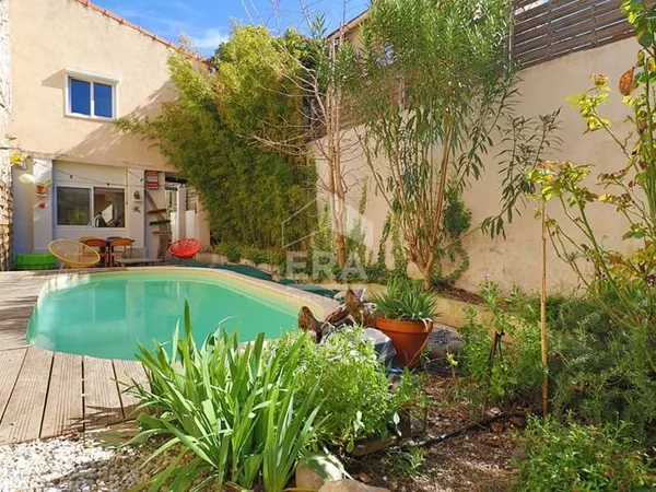 À vendre : charmante maison individuelle T3 avec piscine, studio indépendant et box fermé.