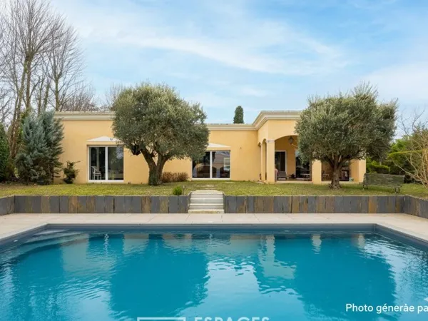 Maison de plain pied avec piscine