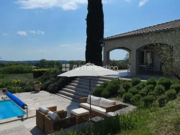 Villa de charme avec gite, piscine et vue sur les vignes