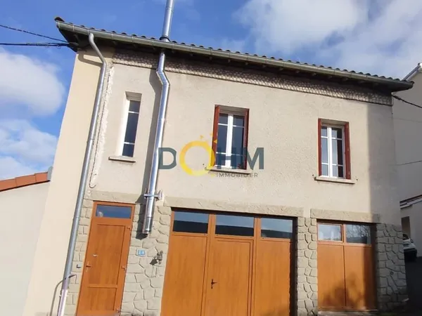 Maison de ville située en plein centre ville de Craponne sur