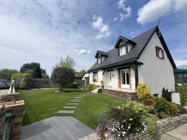 MAISON RÉNOVÉE 4 CHAMBRES JARDIN PAYSAGÉ AVEC SUPERBE VUE LOIRE