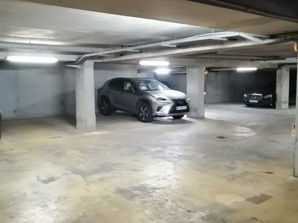 Emplacement de parking place georges pompidou a vendre