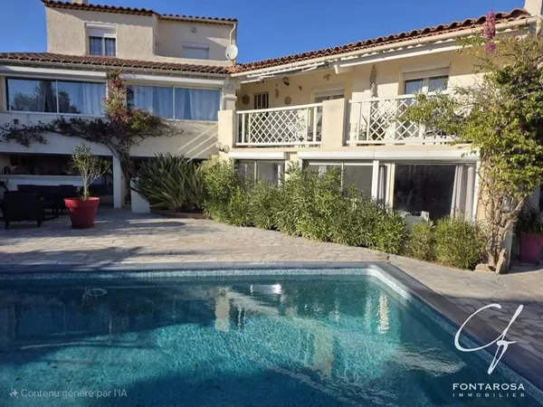 Maison spacieuse avec piscine à Saint-Raphaël