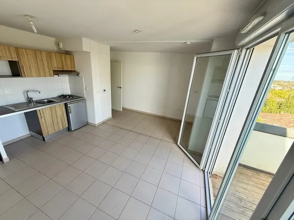 T1 dernier étage avec balcon Résidence récente Parking