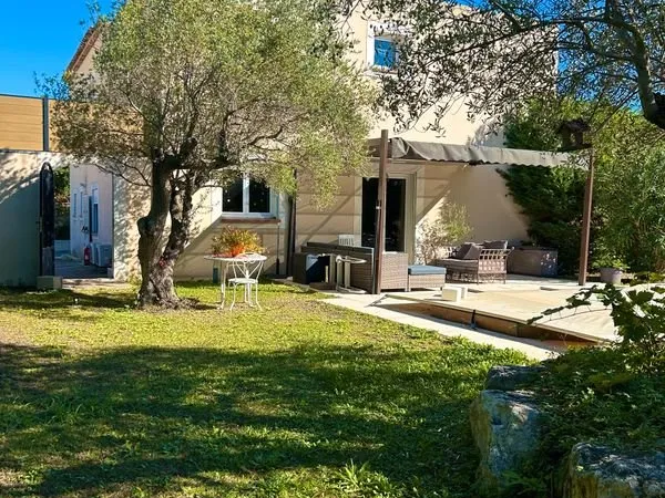 Locaux commerciaux avec maison de fonction