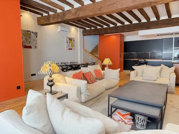 ORLEANS CENTRE-Maison contemporaine de 184m2 entièrement rén