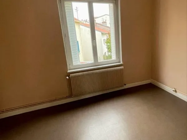 A louer appartement 1er étage dans petit immeuble