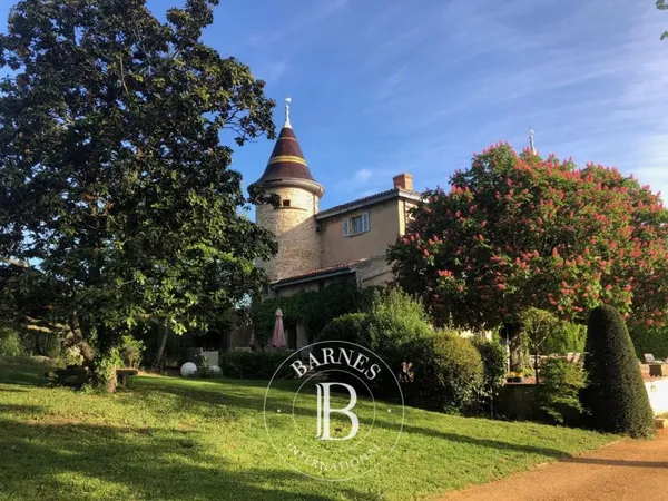 Exclusivité - Marcilly d'Azergues - Chateau du XVIème S - 15 Pièces - 611 m² - Parc 6750 m²
