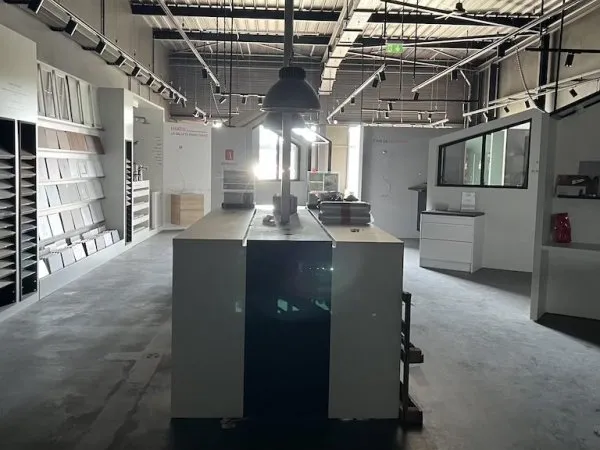 Local commercial 1 pièce 280 m²