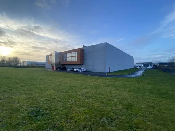 Local d'activité 4824 m²