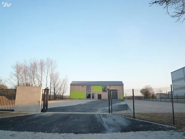 Local commercial 400 m²