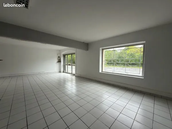 À saisir - Local commercial 73 m² Magelis Angoulême - Parking - PAC