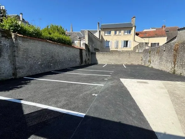Places de parking sécurisées à louer centre-ville d'Etampes