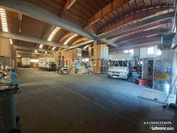 ENTREPOT - LOGISTIQUE 1250 m² SAINT PRIEST
