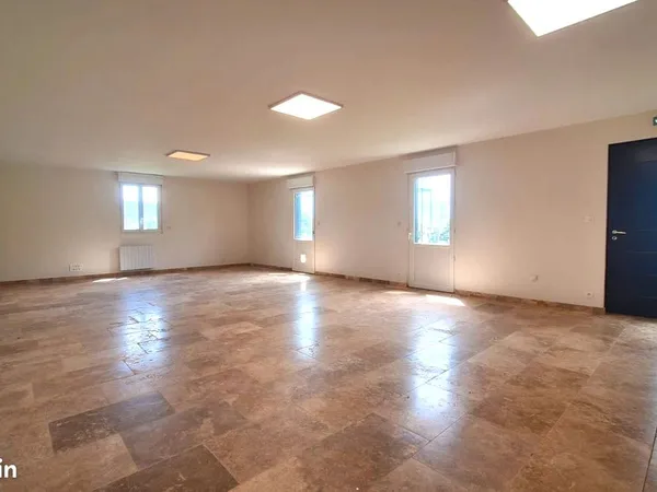 Local 158 m² SAINT ANTOINE DU ROCHER