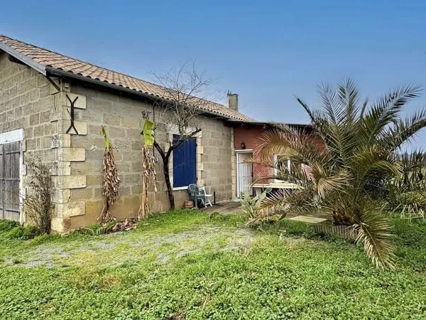 Maison d'habitation et son étang
